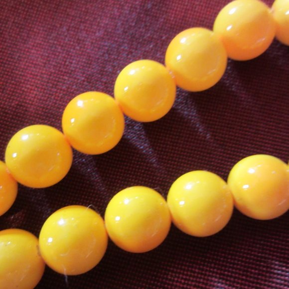 VTG 60'S RETRO CANARY YELLOW PLASTIC BEADS W/ROUND CLASP W/CABOCHON - Picture 6 of 8